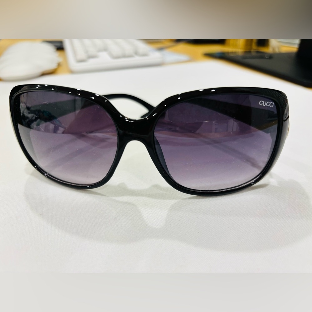 Gucci Black Modern Sunglasses with Gradient Lenses